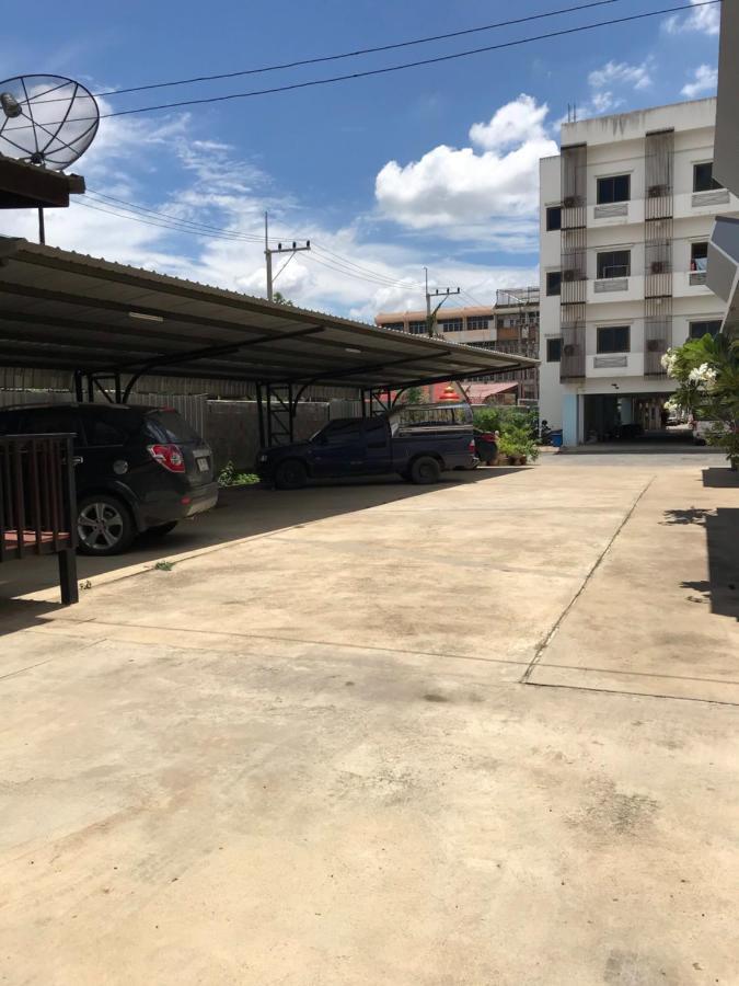 Vatchara Northgate Hotel Nakhon Sawan Exterior foto
