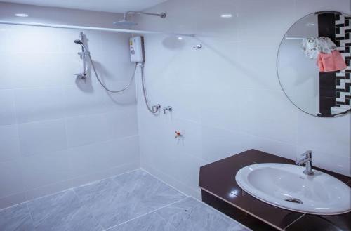 Vatchara Northgate Hotel Nakhon Sawan Exterior foto