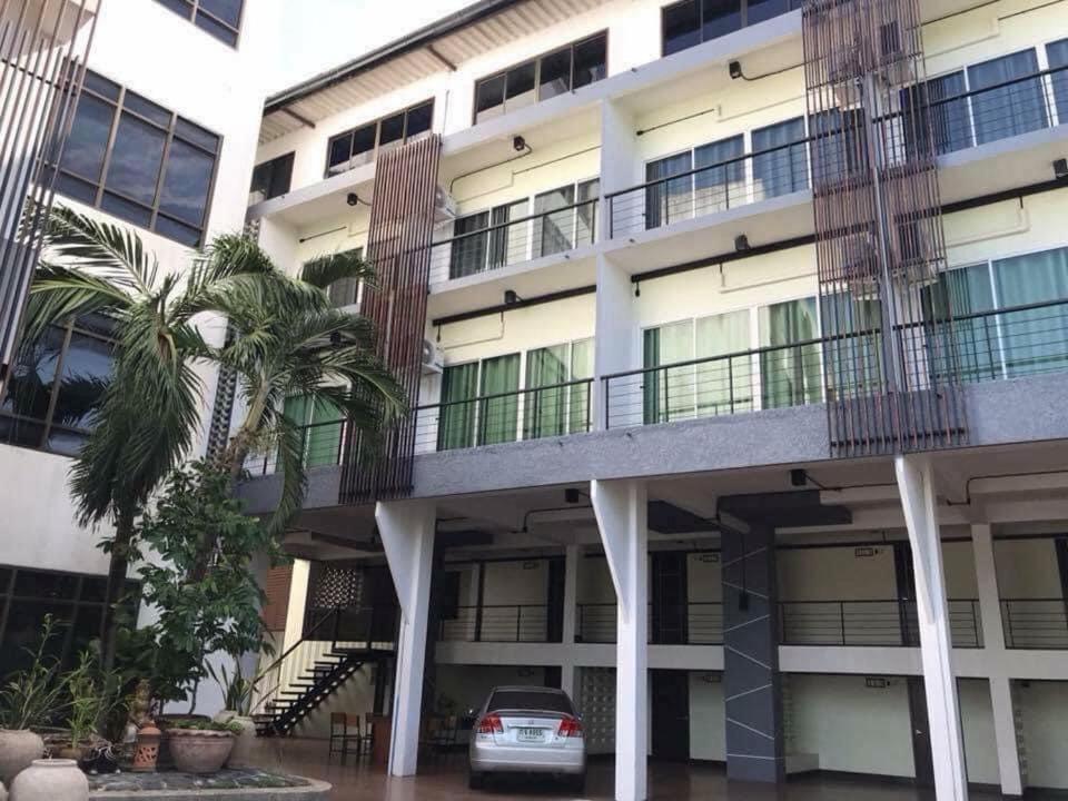 Vatchara Northgate Hotel Nakhon Sawan Exterior foto