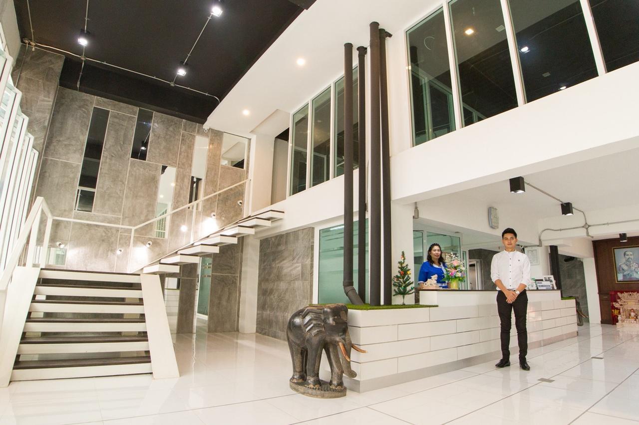 Vatchara Northgate Hotel Nakhon Sawan Exterior foto